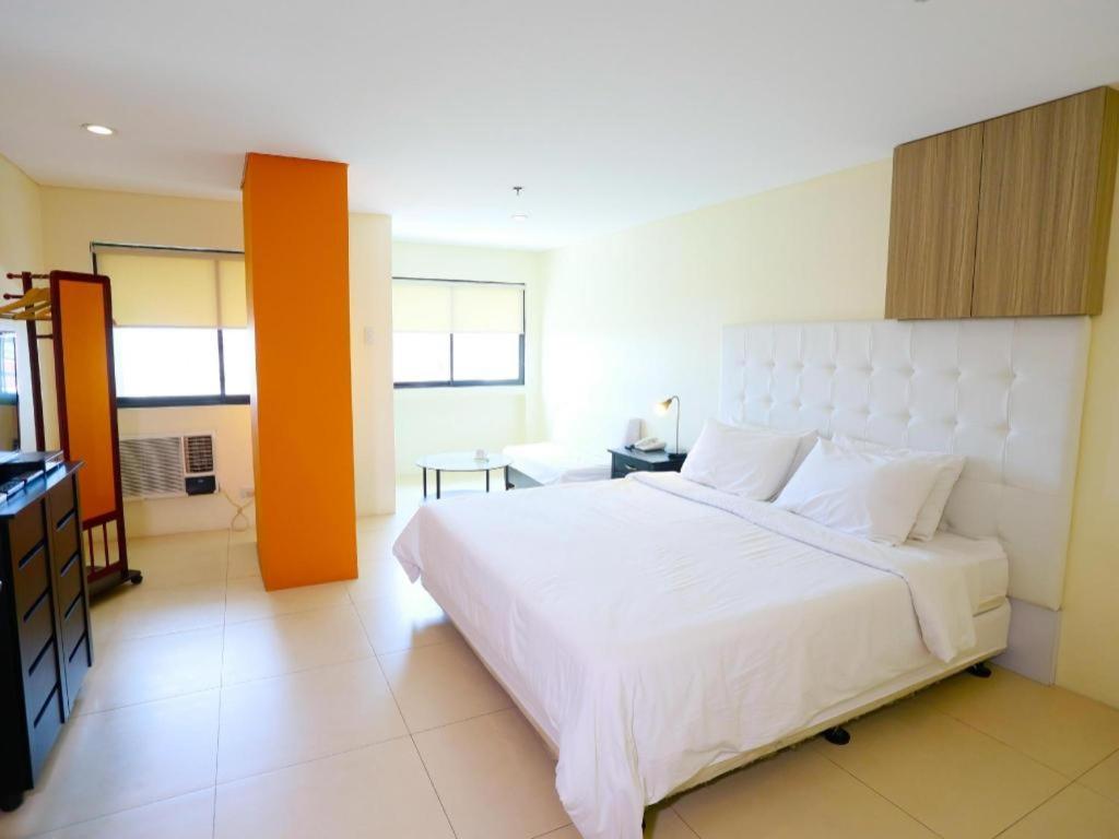 The Victor Hotel Makati City Ngoại thất bức ảnh